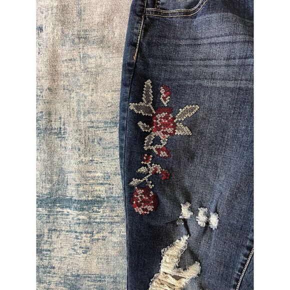 One 5 One Cross Stitch Embroidered Floral Distressed Cropped Jeans Size 14 - Picture 4 of 9